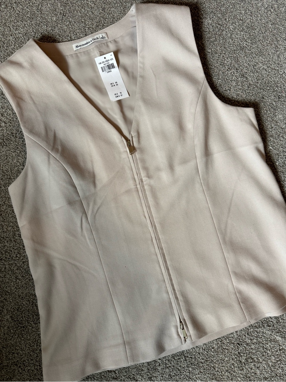 NWT Abercrombie Tailored Front Zip Vest Top | Quiet Luxury | Neutral Minimalist - Picture 4 of 12